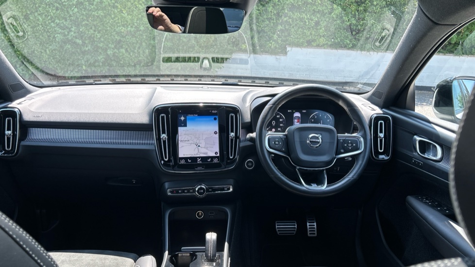 Volvo XC40 R Design Pro KM69AZG White #5