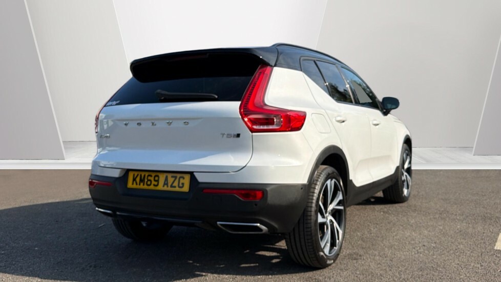 Volvo XC40 R Design Pro KM69AZG White #2