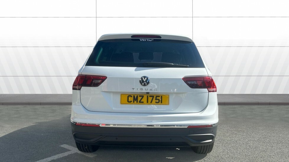 Volkswagen Tiguan Life White #6