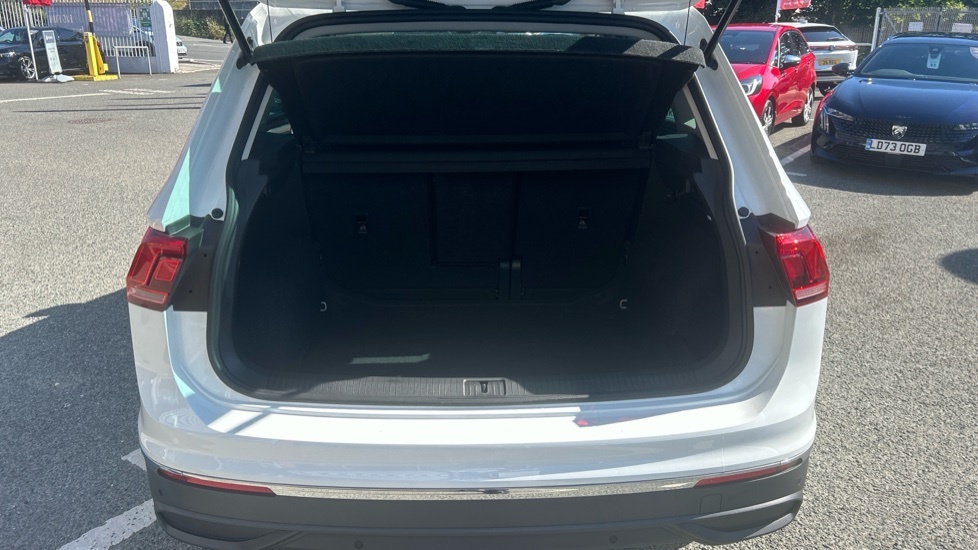 Volkswagen Tiguan Life White #4