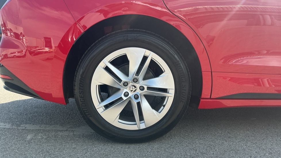 Skoda ENYAQ Edition Red #5