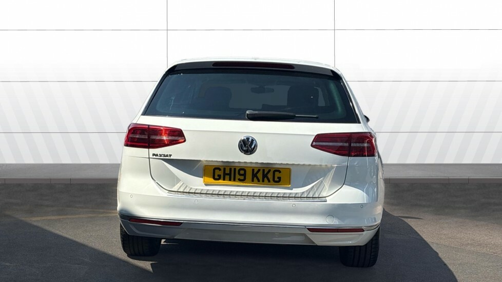Volkswagen Passat Gt GH19KKG White #6