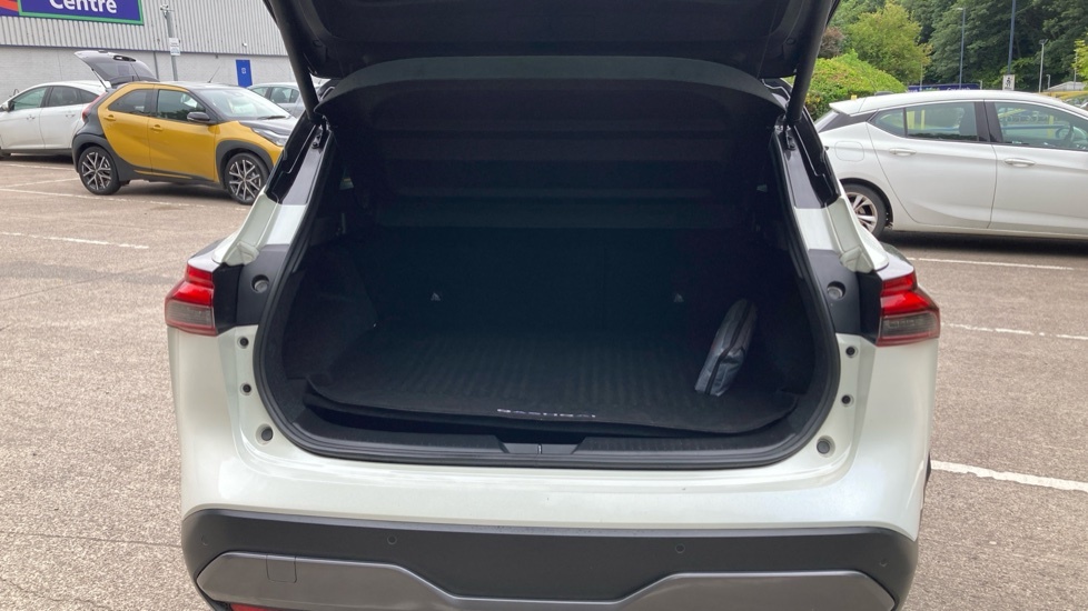 Nissan Qashqai Tekna YH73ATL White #4