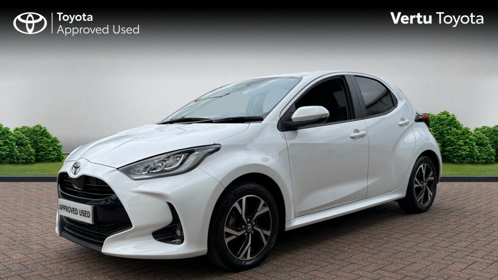 Toyota Yaris Design White #3