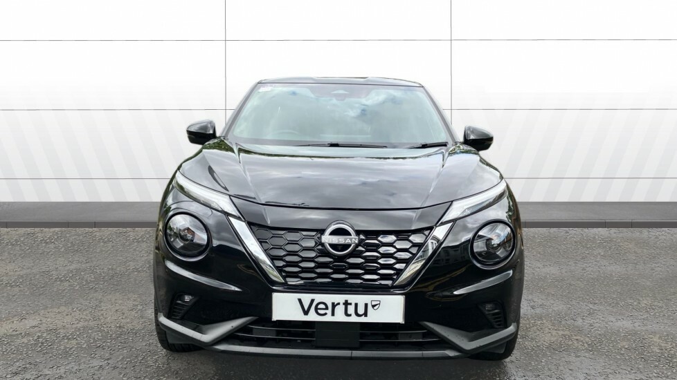 Nissan Juke Tekna Black #3