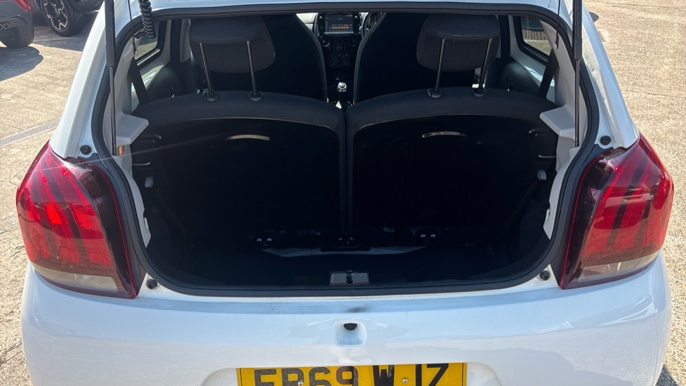Peugeot 108 Allure FP69WJZ White #4