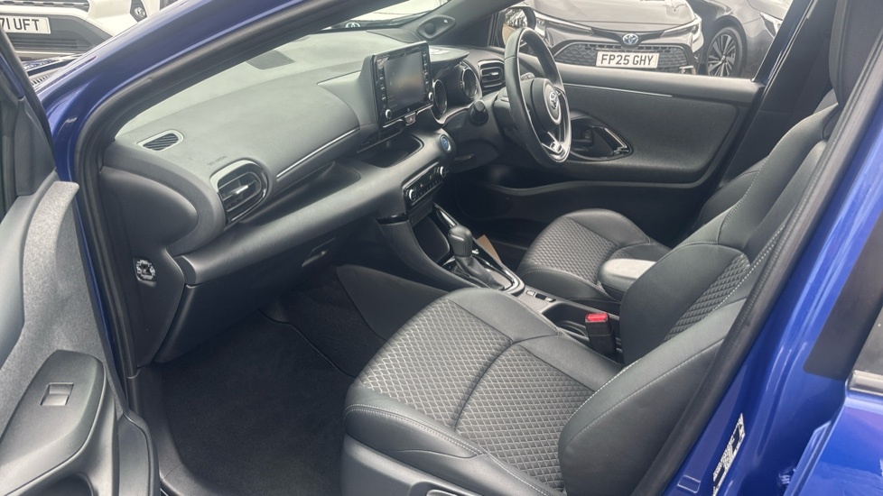 Toyota Yaris Dynamic Blue #5