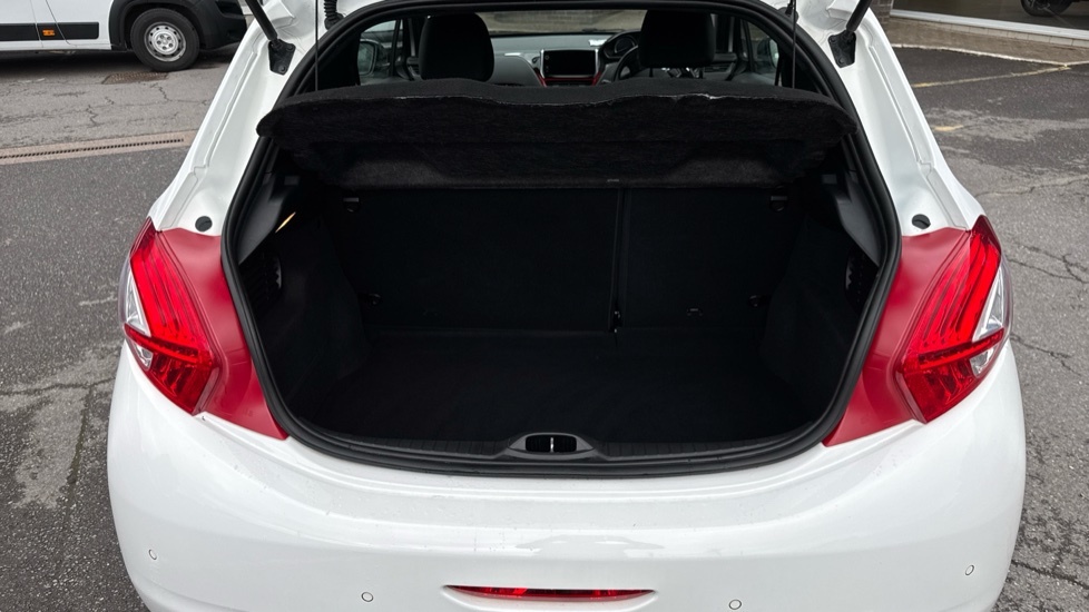 Peugeot 208 Gti White #4