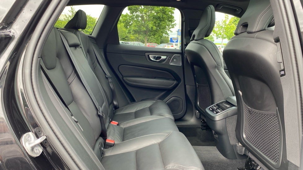 Volvo XC60 Ultra Black Edition RV25ZNL Black #6