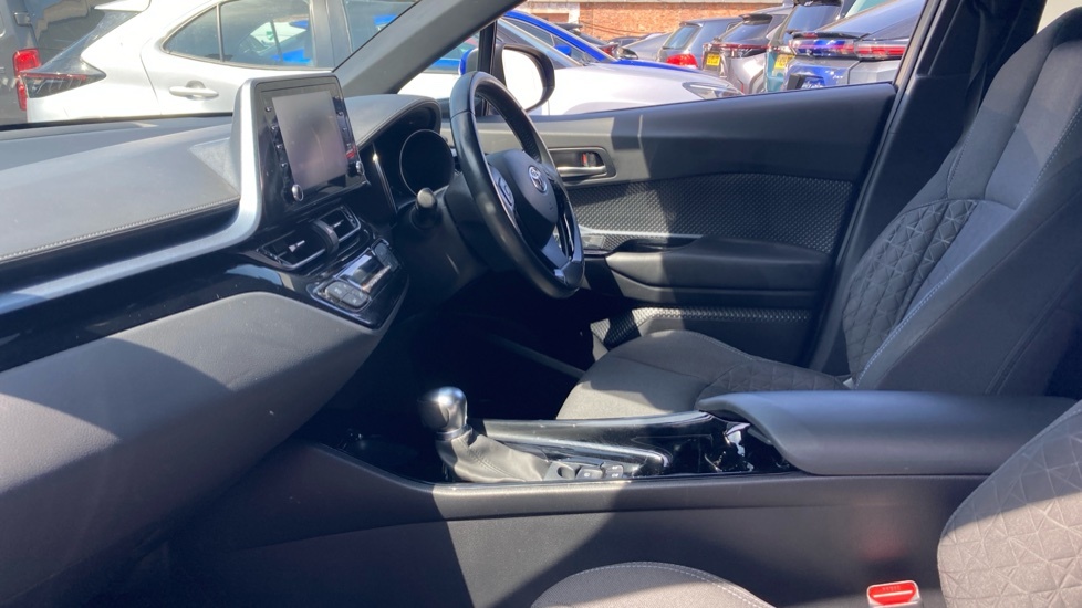 Toyota C-Hr Design White #5