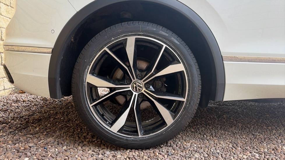 Volkswagen Tiguan R-line VU23KFO White #5