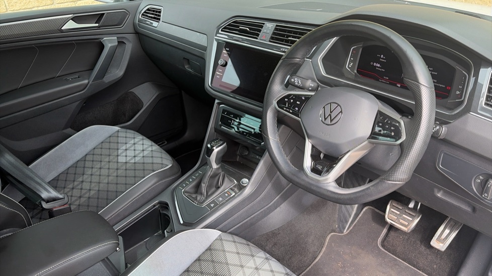 Volkswagen Tiguan R-line VU23KFO White #6