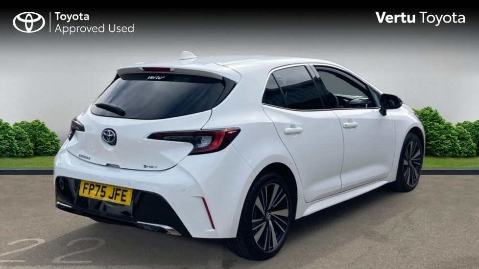 Toyota Corolla Design FP75JFE White #2
