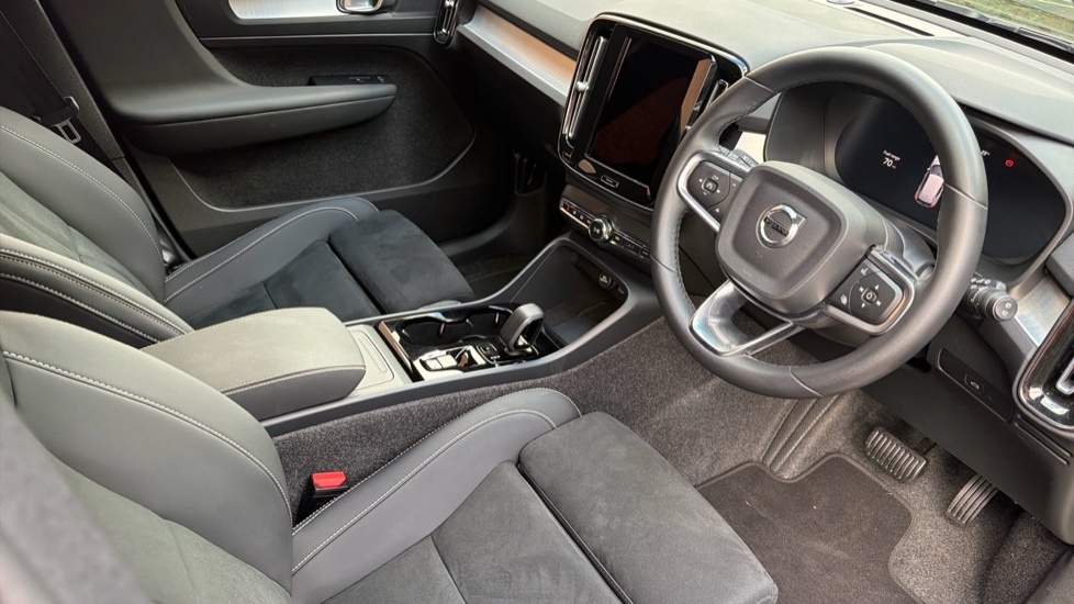 Volvo XC40 Plus Black Edition RO75LXV Black #4