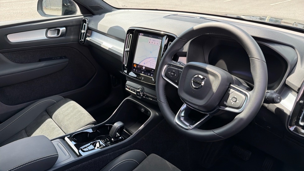 Volvo XC40 Plus Black Edition NA26EBP Black #4