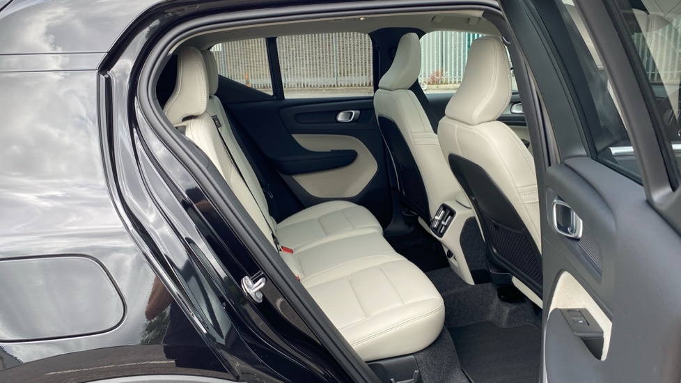 Volvo XC40 Ultra Black #6