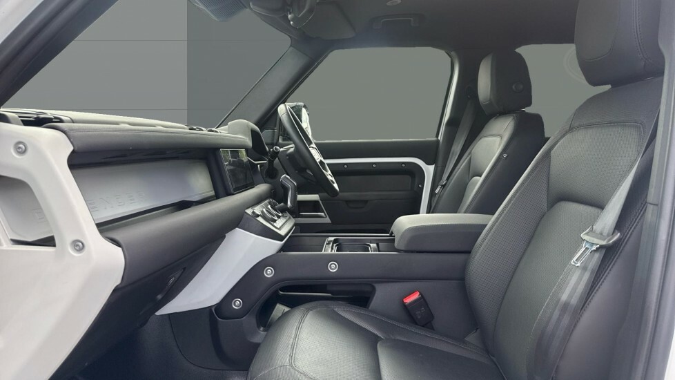 Land Rover Defender 110 X-dynamic S YP72XAT White #3