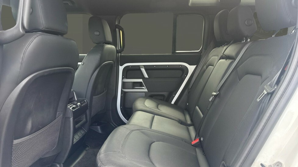 Land Rover Defender 110 X-dynamic S YP72XAT White #4
