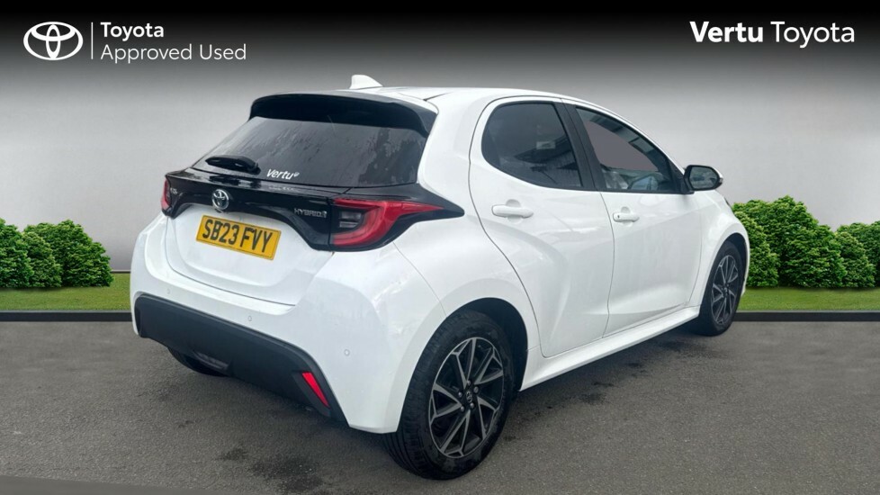 Toyota Yaris Design SB23FVY White #2