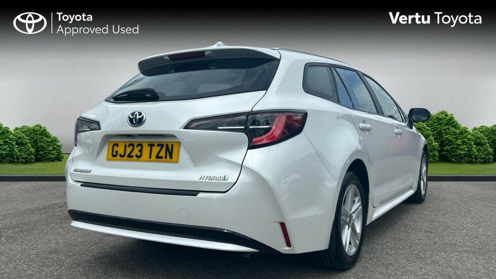 Toyota Corolla Icon White #2