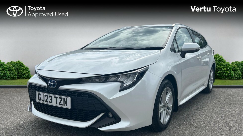 Toyota Corolla Icon White #3