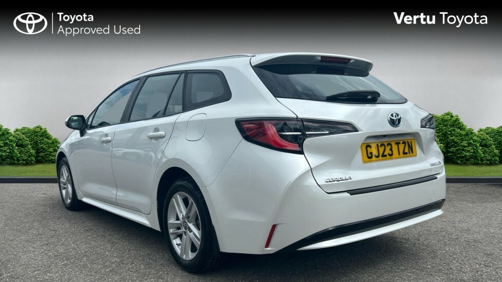 Toyota Corolla Icon White #4