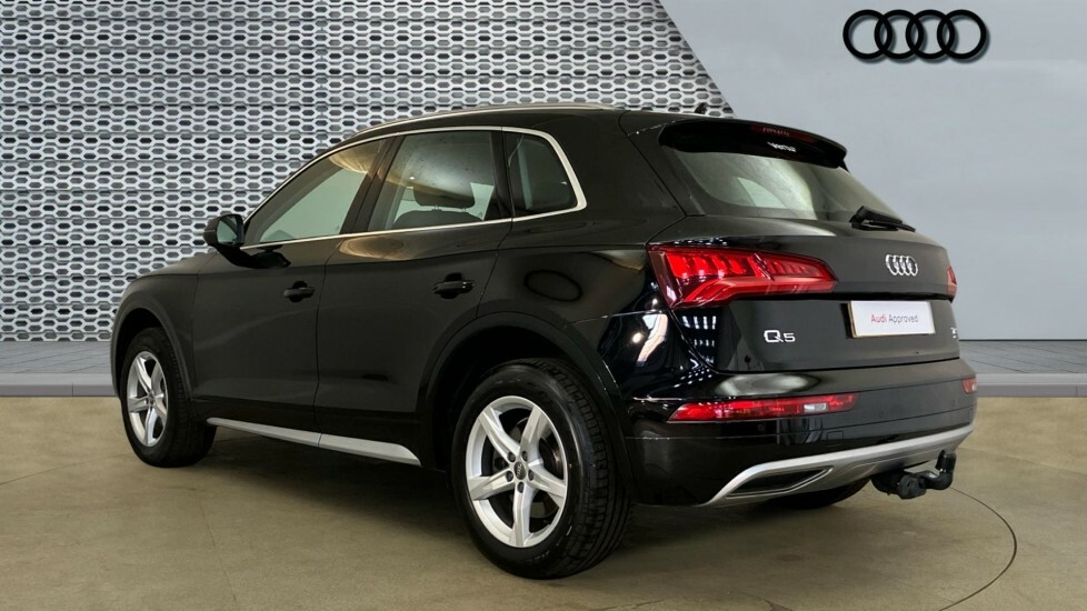 Audi Q5 Sport Black #3