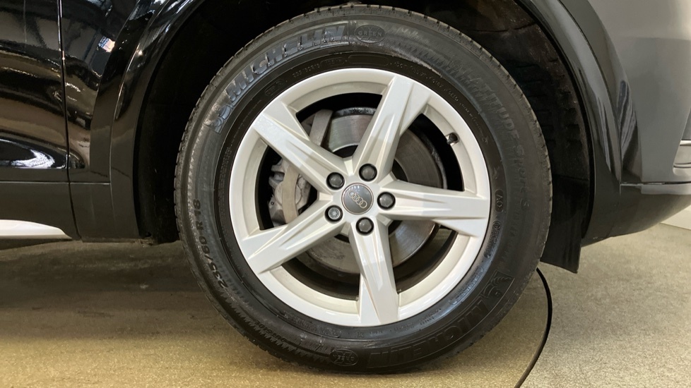 Audi Q5 Sport Black #5