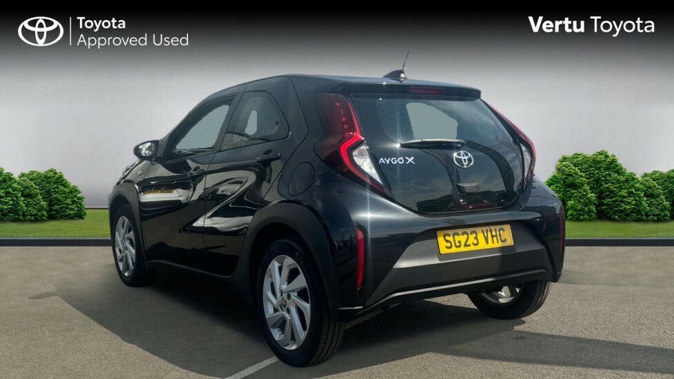 Toyota Aygo X Pure Black #4