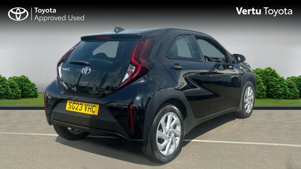 Toyota Aygo X Pure Black #2