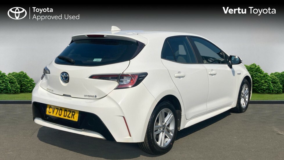 Toyota Corolla Icon White #2
