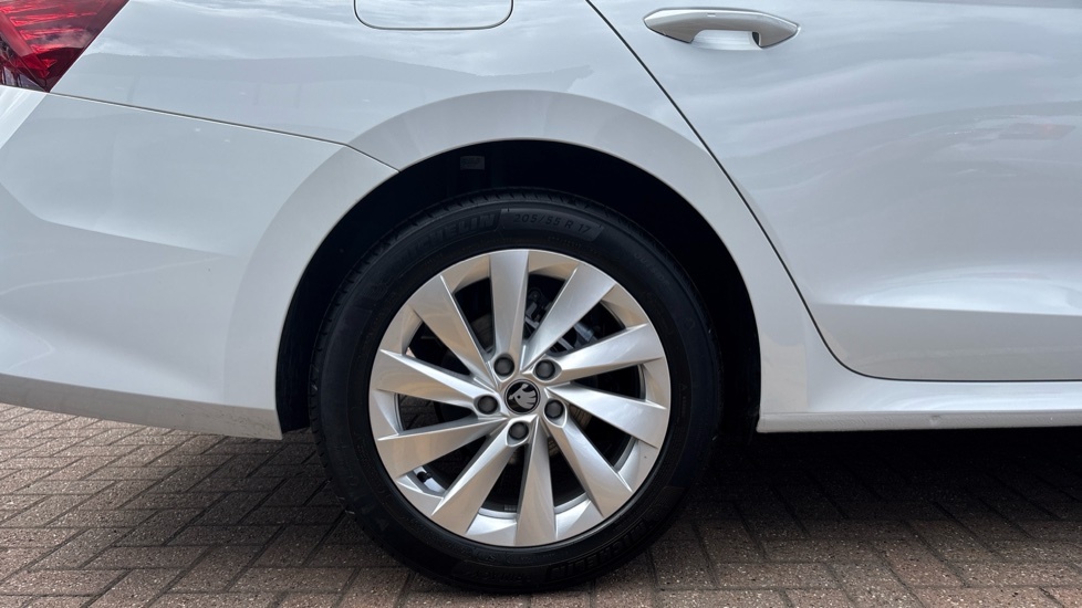 Skoda Octavia Se L White #5