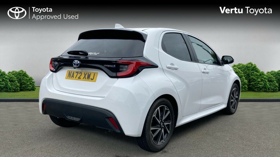 Toyota Yaris Design White #2