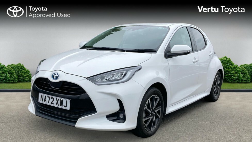 Toyota Yaris Design White #3