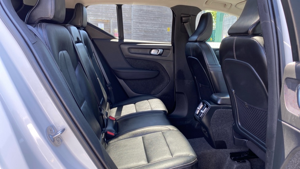 Volvo XC40 Ultra White #6