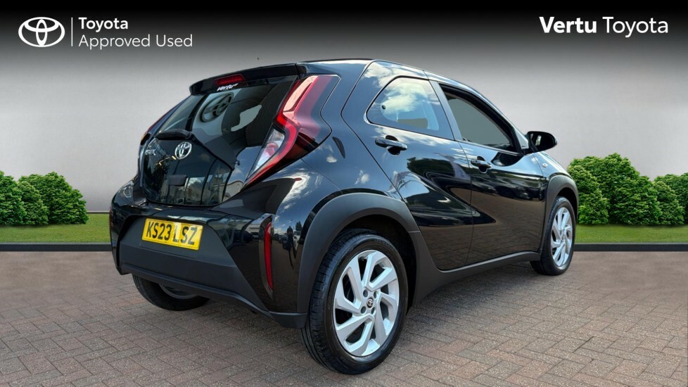 Toyota Aygo X Pure Black #2