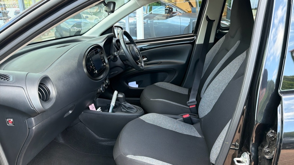 Toyota Aygo X Pure Black #5
