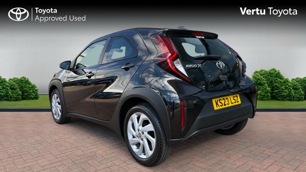Toyota Aygo X Pure Black #4