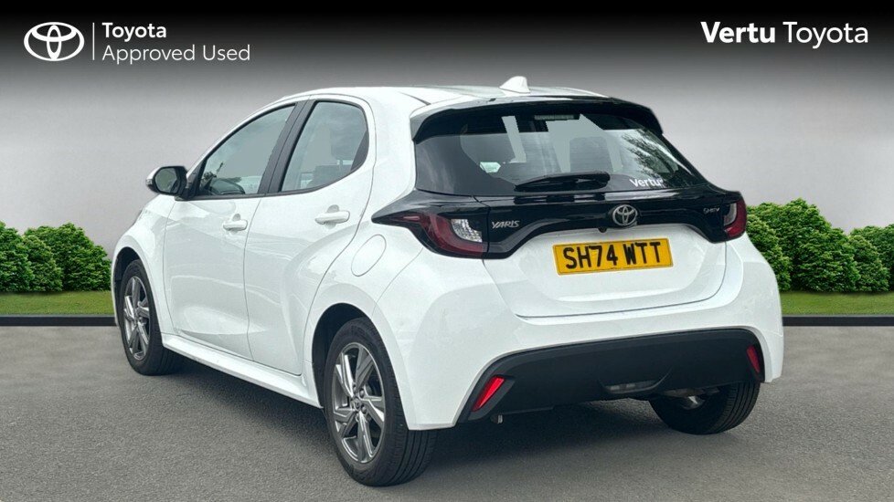 Toyota Yaris Icon SH74WTT White #4