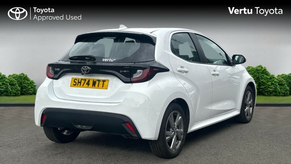Toyota Yaris Icon SH74WTT White #2