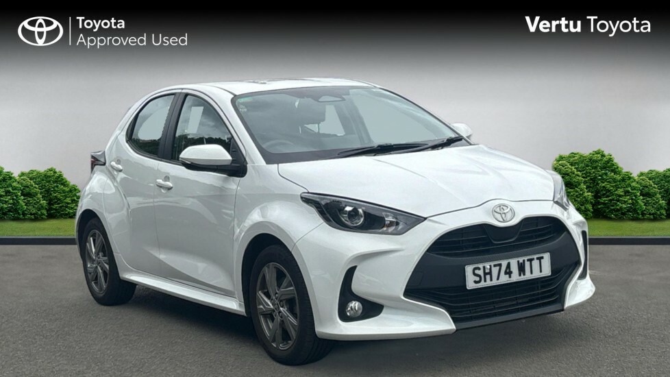 Toyota Yaris Icon White