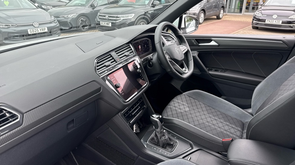 Volkswagen Tiguan R-line Edition MJ23XMU White #2