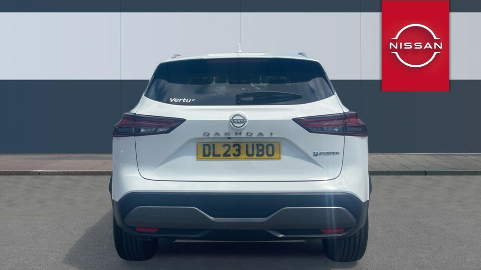Nissan Qashqai Tekna White #6