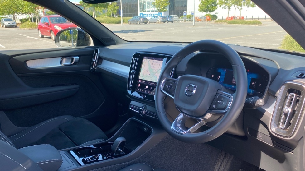 Volvo XC40 Plus Black #4