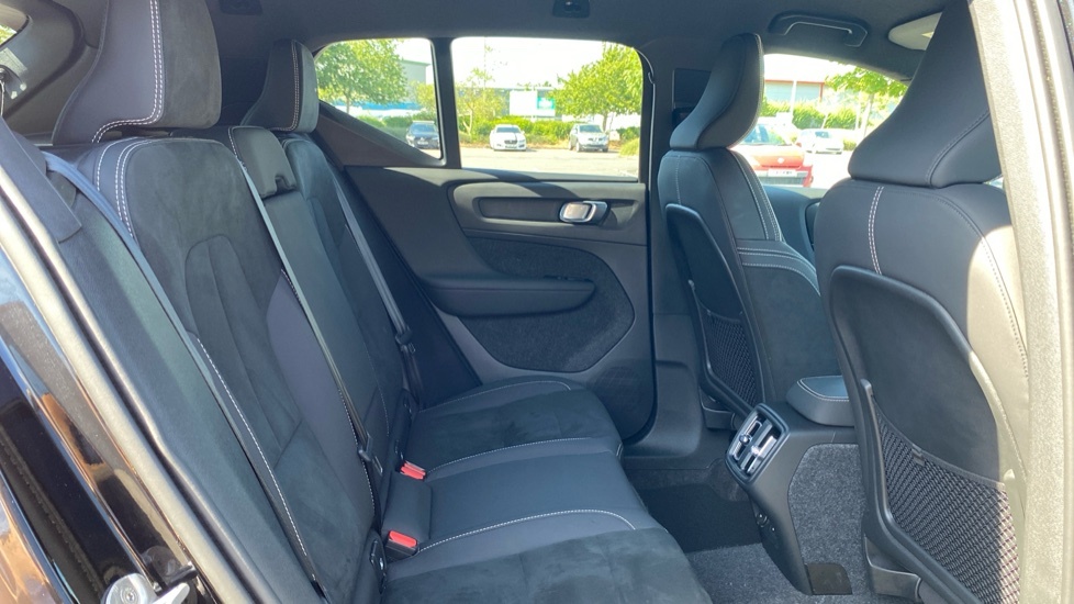 Volvo XC40 Plus Black #6