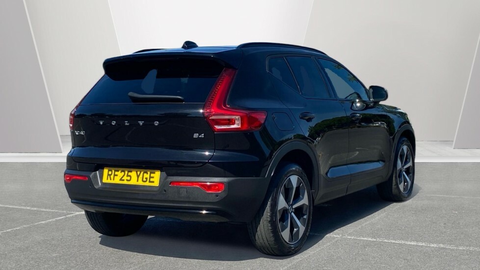 Volvo XC40 Plus Black #2