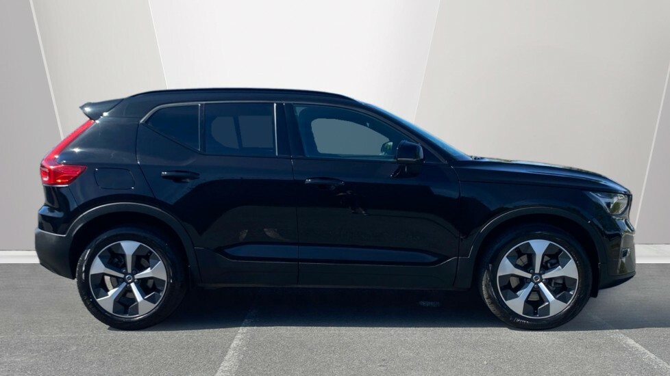 Volvo XC40 Plus Black #3