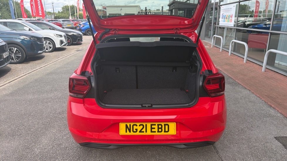 Volkswagen Polo Match Red #4