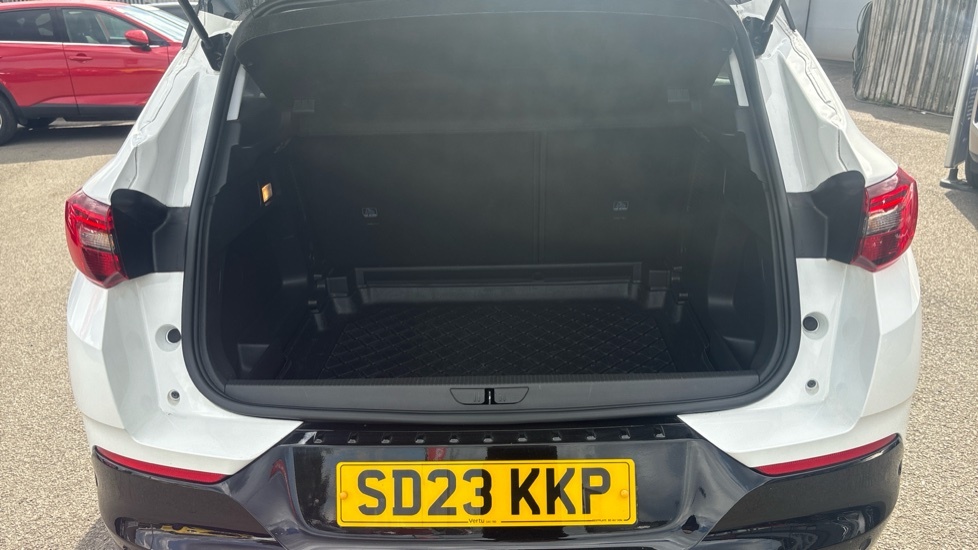 Vauxhall Grandland Gs White #4