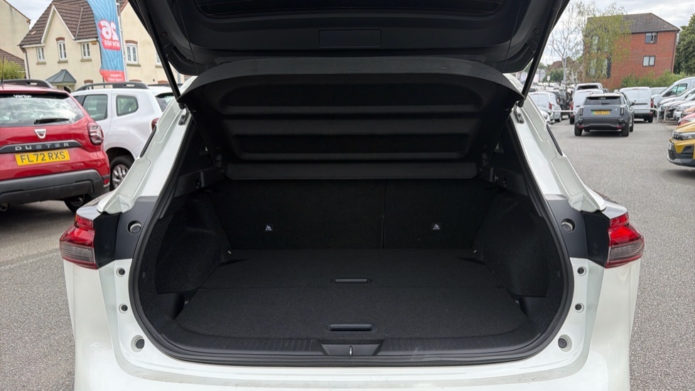 Nissan Qashqai Premiere Edition FL21YPN White #4